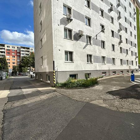 Cozy Studio Apartment In The Wider Center Bratislava Exterior photo