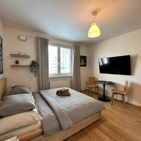 Cozy Studio Apartment In The Wider Center Bratislava Exterior photo