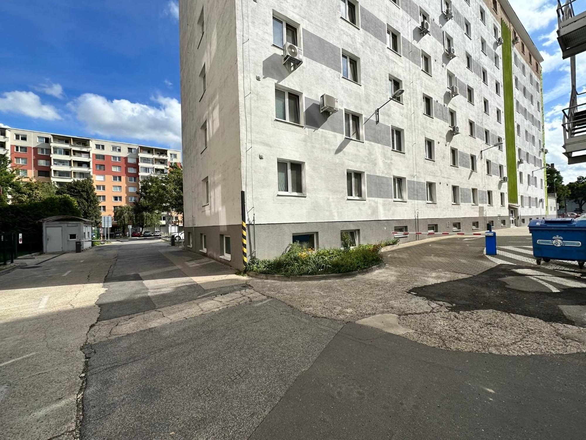 Cozy Studio Apartment In The Wider Center Bratislava Exterior photo