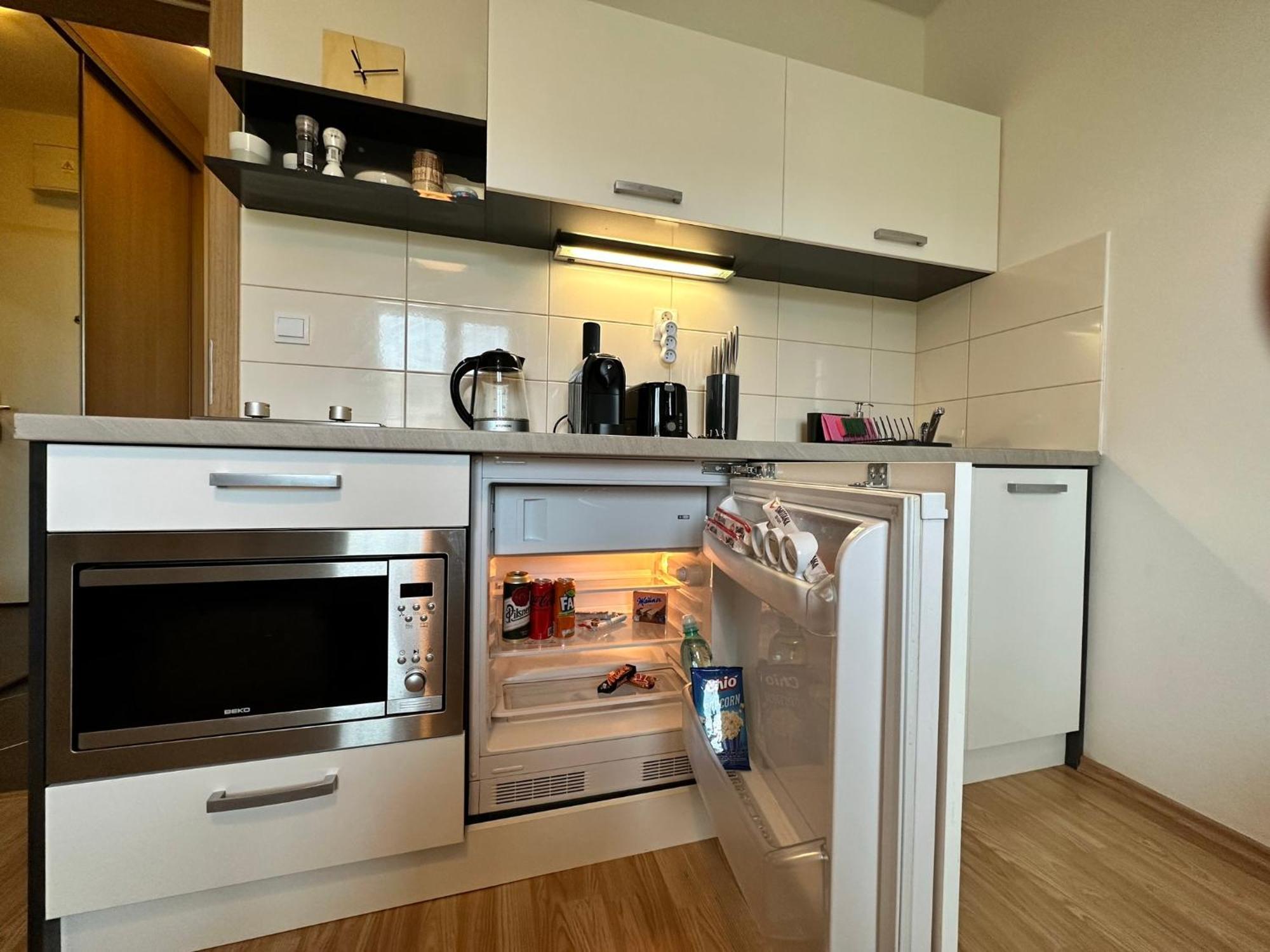 Cozy Studio Apartment In The Wider Center Bratislava Exterior photo