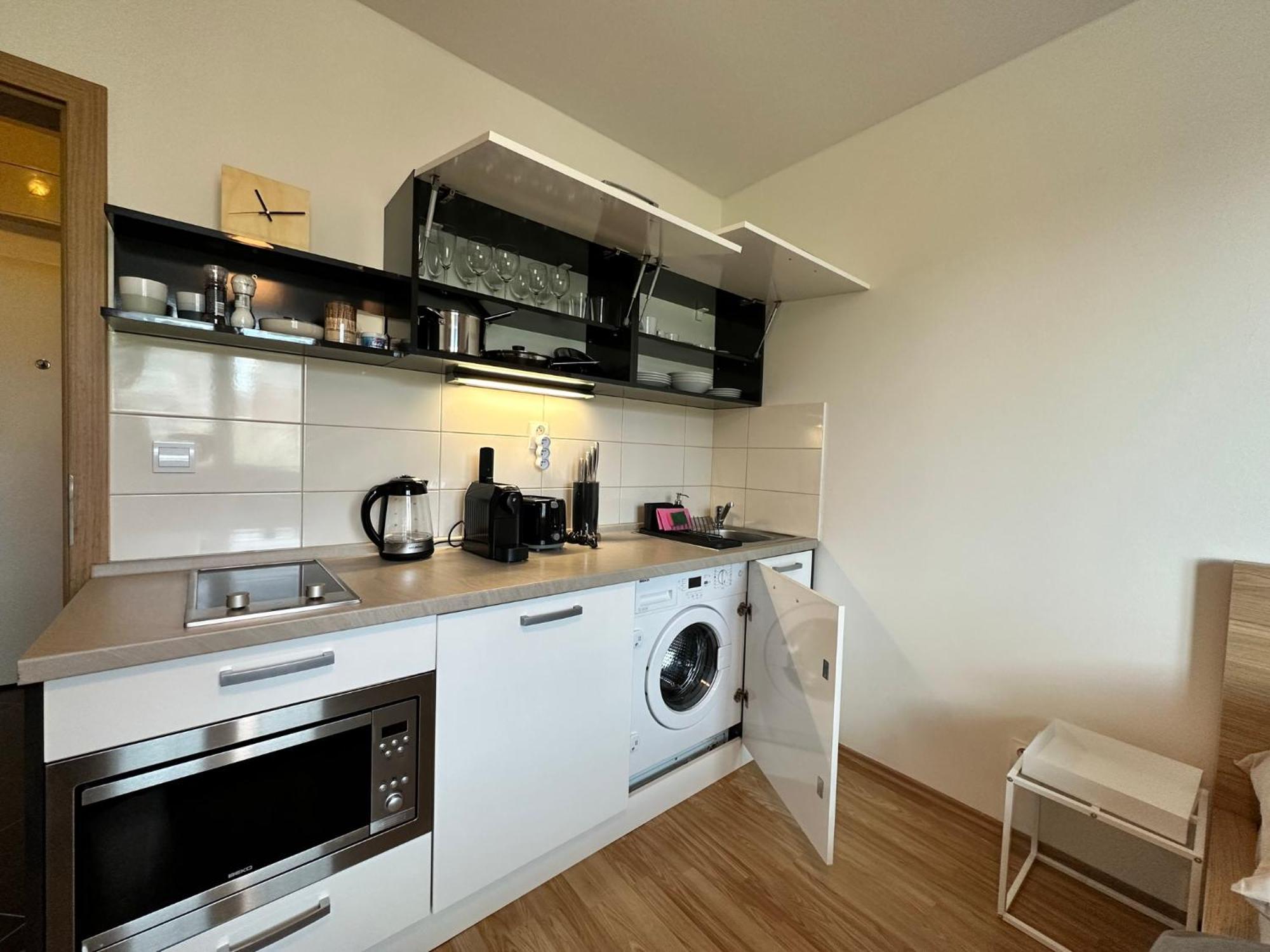 Cozy Studio Apartment In The Wider Center Bratislava Exterior photo